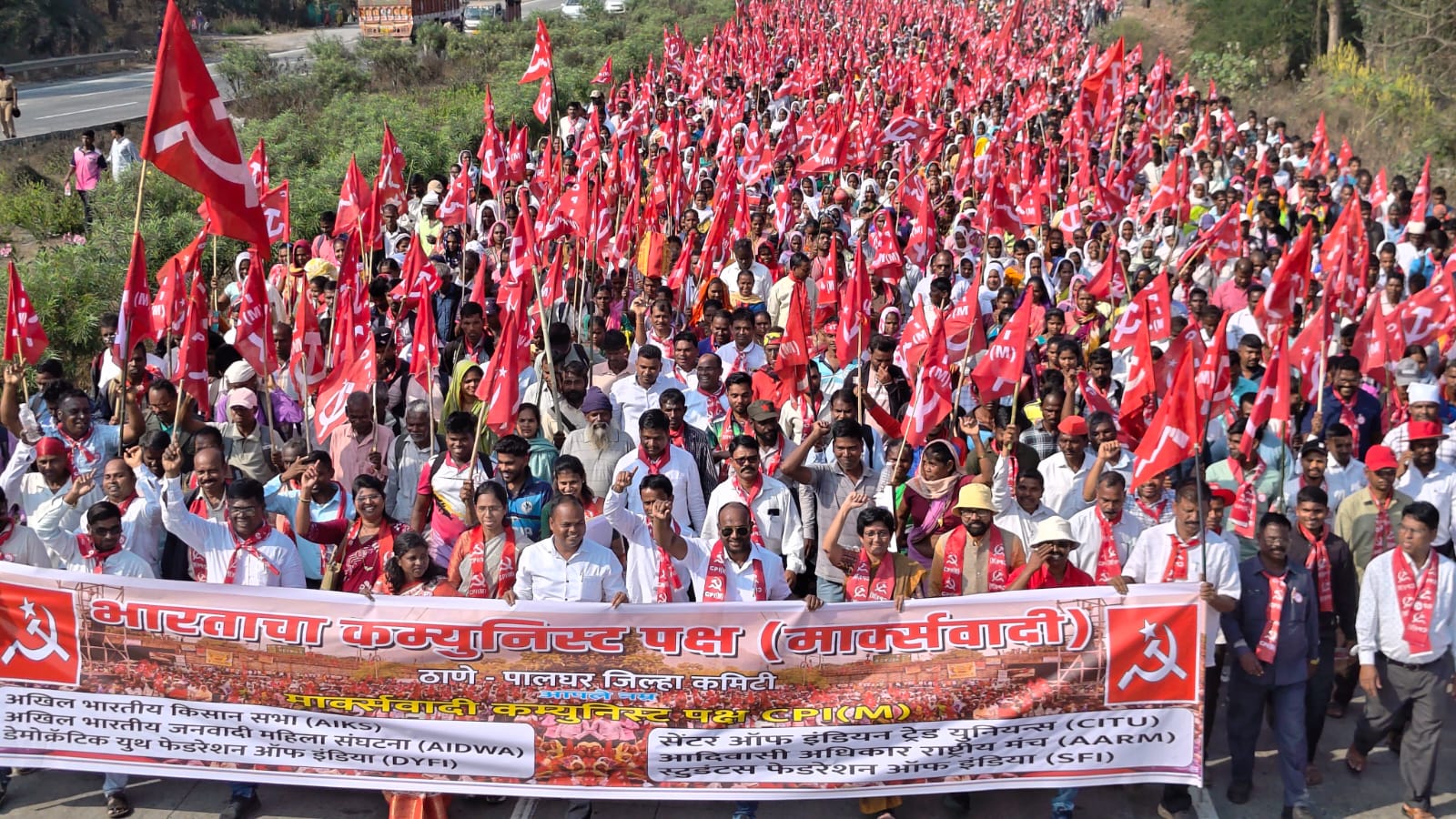 हा भव्य पायी मोर्चा थेट जिल्हाधिकारी कार्यालयालाच वेढा घालणार...