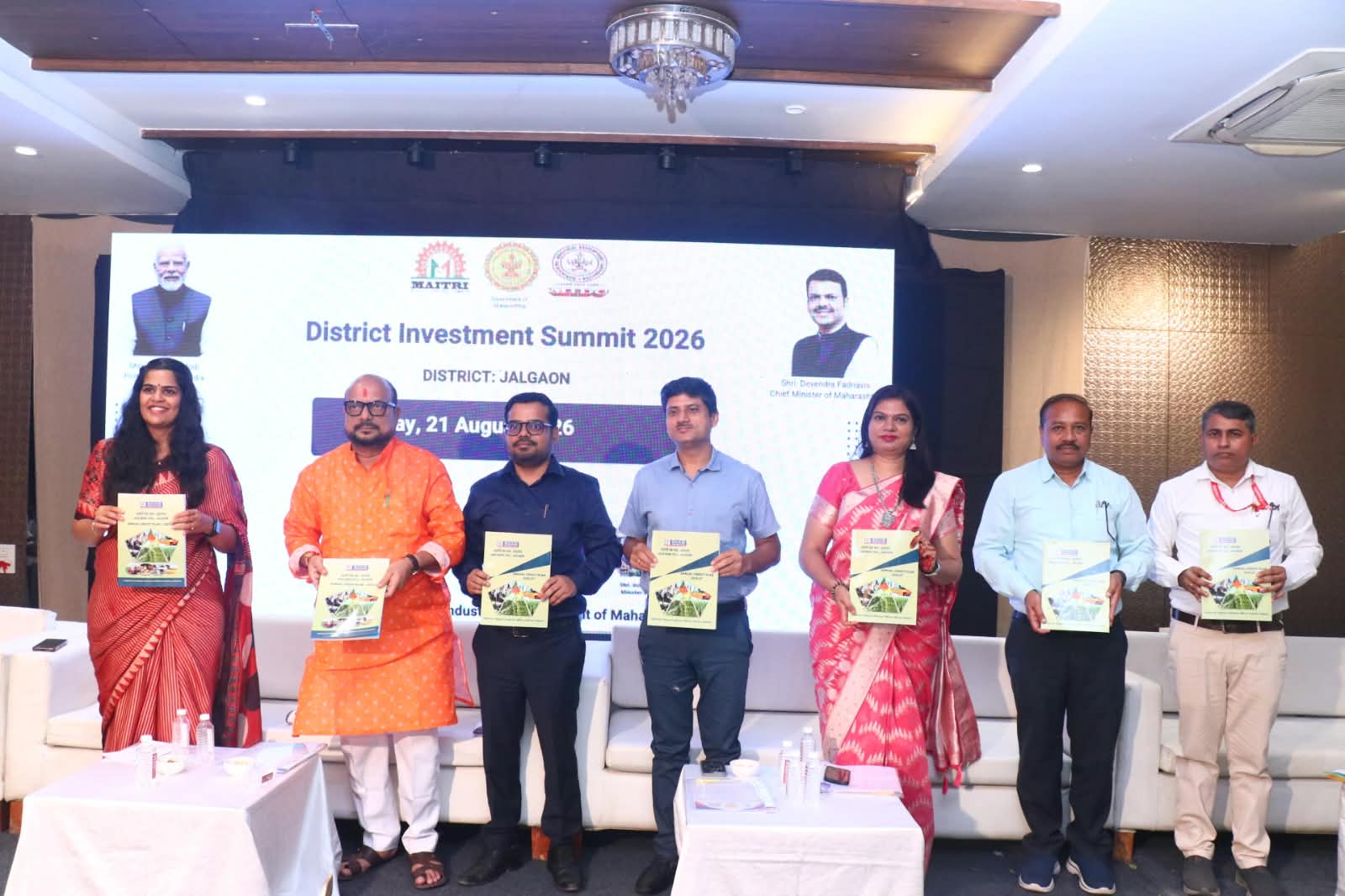 जळगावमध्ये १,४४५ कोटींची औद्योगिक गुंतवणूक...  १०२ सामंजस्य करार, ४७०० रोजगारांची संधी...