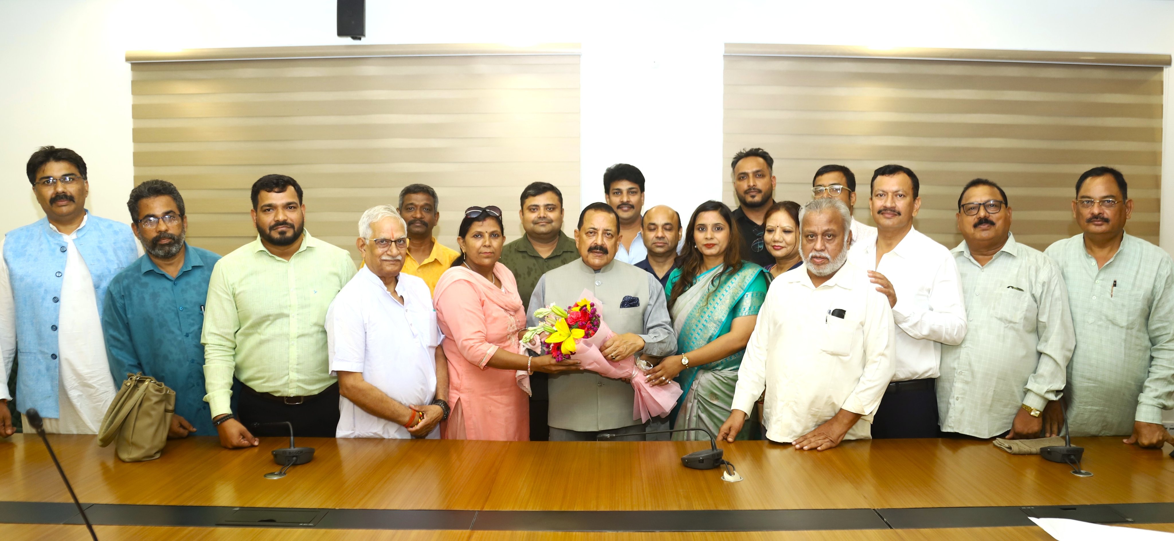 ६५,००० कर्मचाऱ्यांना नियमित शासकीय सेवेत पुनर्नियुक्ती...  केंद्र सरकारचा मोठा निर्णय...
