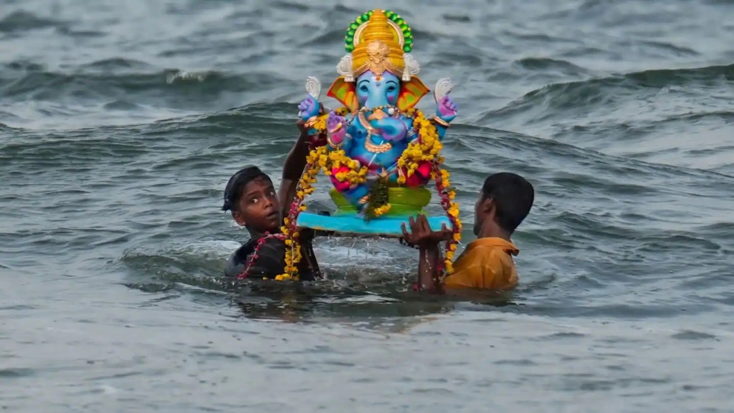 गणेश विसर्जनासाठी नाशिक जिल्ह्यात नवी नियमावली...  जिल्हाधिकाऱ्यांनी यावर घातली बंदी...