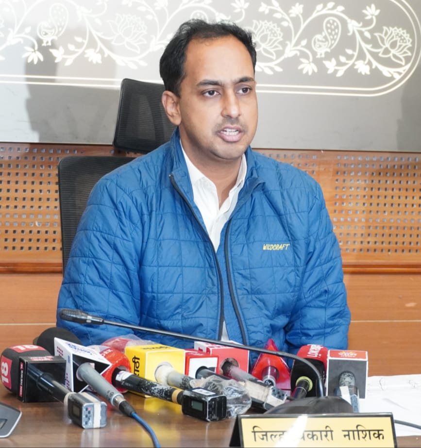 गोदावरीला मोसमातील सर्वात मोठा पूर...  सायखेडा, चांदोरीत पाणी शिरले...