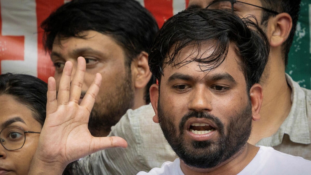 "रशिया-युक्रेन युद्ध थांबवणारे पंतप्रधान 'पेपर लीक' का रोखू शकत नाहीत?"   अभिजित दीपके यांचा थेट सवाल...
