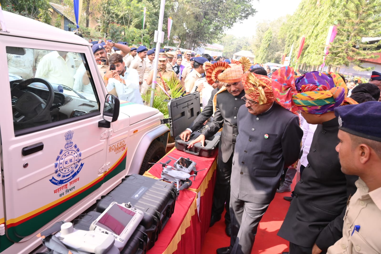 वनविभाग हायटेक... बिबट्यांना पकडण्यासाठी ८ कोटींची अत्याधुनिक सामग्री दाखल...
