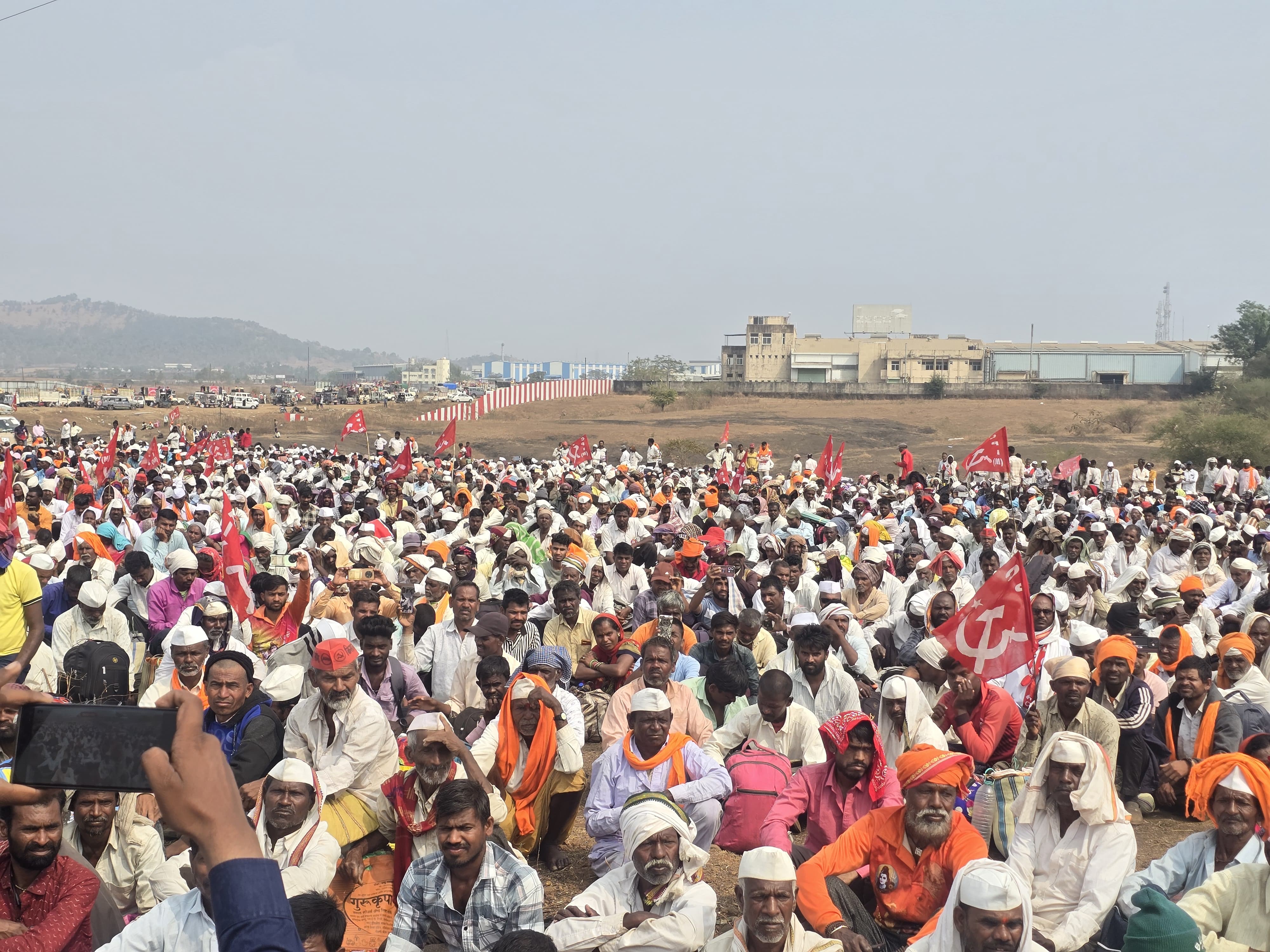गिरीश महाजन पुन्हा एकदा ठरले संकटमोचक... 