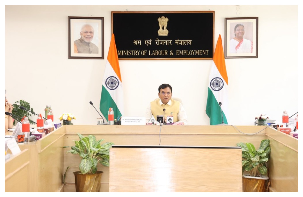कामगार वर्गासाठी ऐतिहासिक पुढाकार...  ४० वर्षांवरील कामगारांची दरवर्षी  मोफत होणार ही तपासणी...