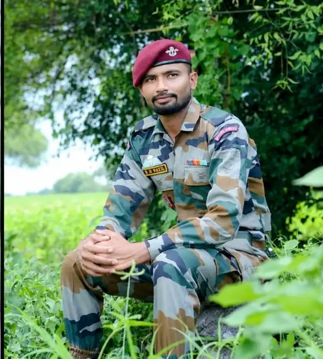 जळगावच्या जवानाला युद्धभ्यासादरम्यान वीरमरण...  शासकीय इतमामात अखेरचा निरोप...