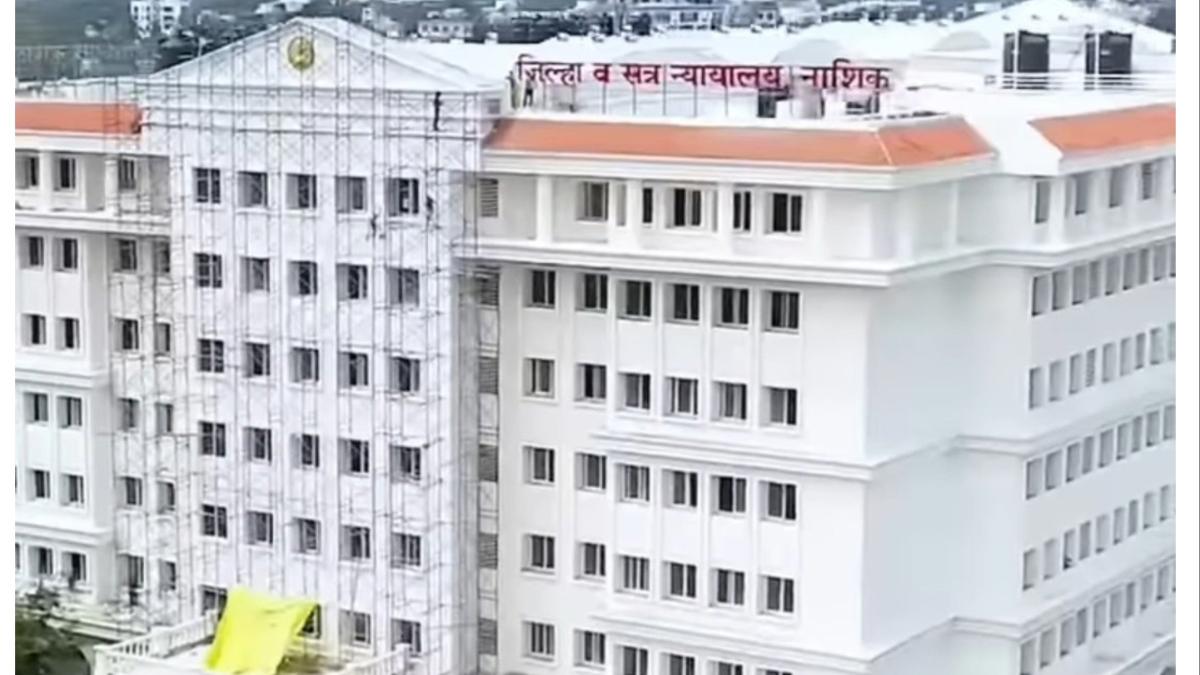 पाच न्यायाधीशांविरोधात वकिलांचा 'एल्गार'...   ऐतिहासिक कामबंद आंदोलन...