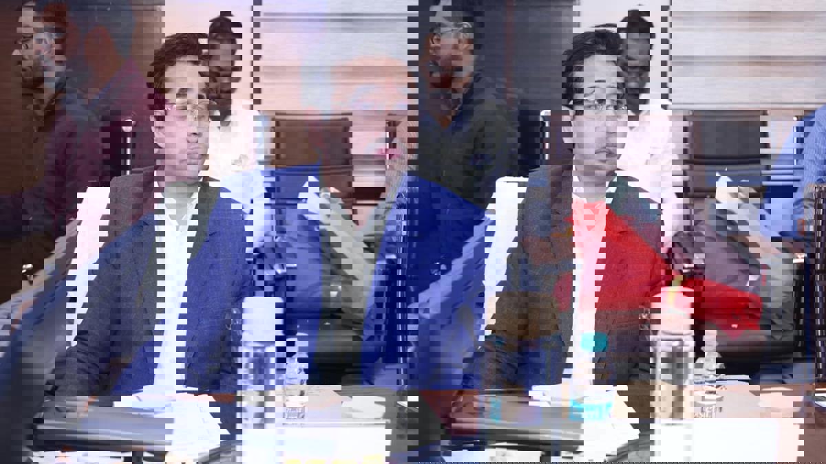 'कमळ, धनुष्यबाण दिसले तरच निधी, मशालीला....' मंत्री नितेश राणेंचे वादग्रस्त विधान...