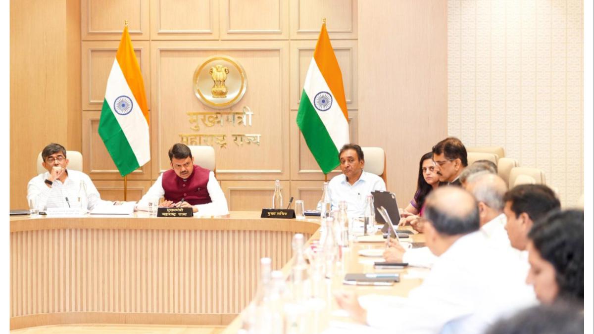 राज्यभर लावले जाणार ३०० कोटी वृक्ष... मुख्यमंत्री देवेंद्र फडणवीस यांचे आदेश...