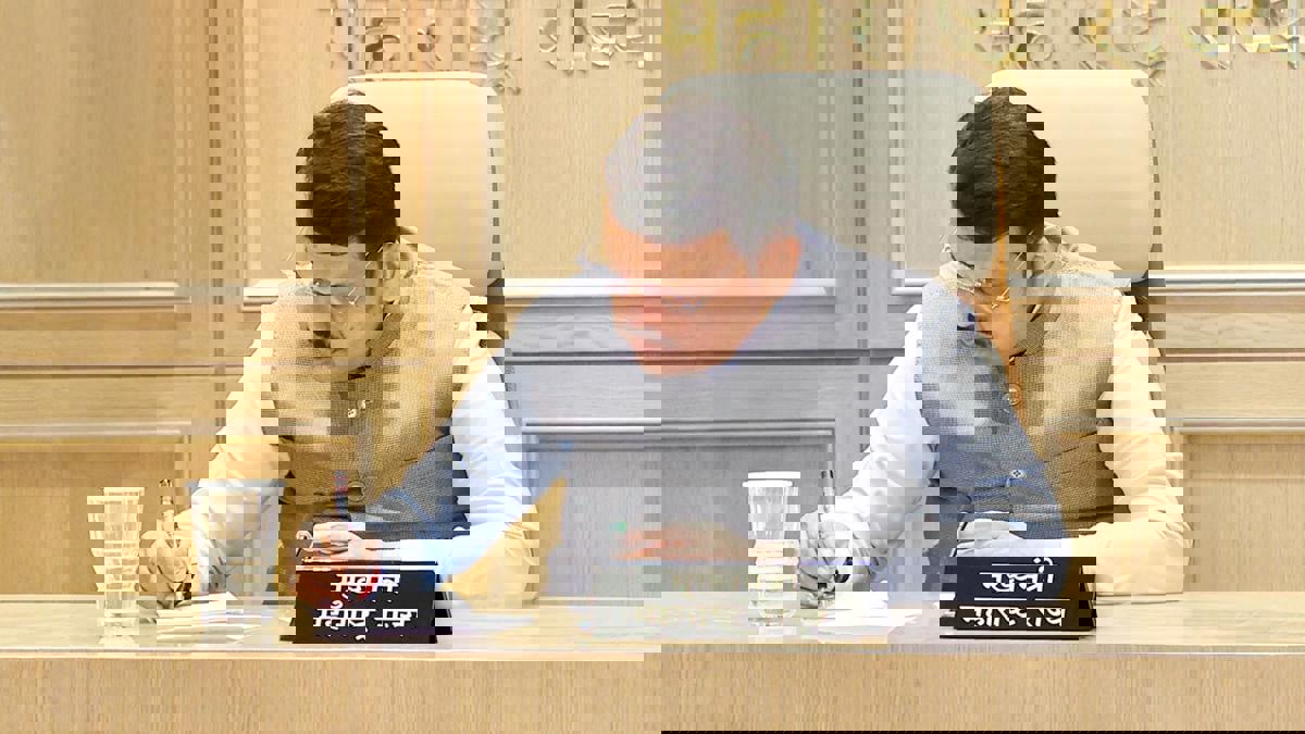 अर्थमंत्री म्हणून फडणवीसांचा पहिला 'मास्टरस्ट्रोक'... यावर घातली बंदी...