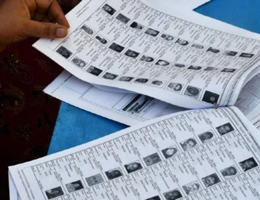 मोबाईलवरून ५ मिनिटांत भरा 'SIR' फॉर्म...  जाणून घ्या ही सोपी प्रक्रिया...