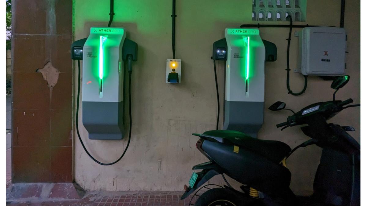 इलेक्ट्रिक गाडीचे चार्जिंग बंद करणे विसरले अन् घडलं हे सगळं भयानक... वाचून तुम्हीही थक्क व्हाल...