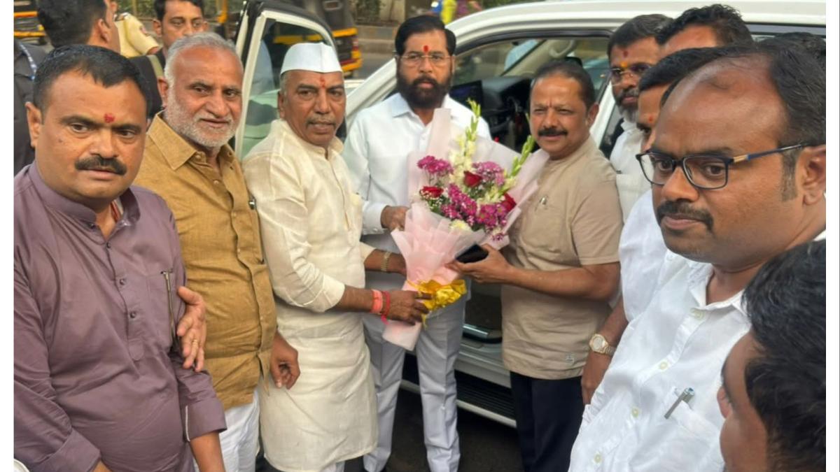 अंतर्गत वाद चव्हाट्यावर आल्यानंतर शिवसेनेचा एक गट एकनाथ शिंदेंच्या भेटीला... काय झाली चर्चा?