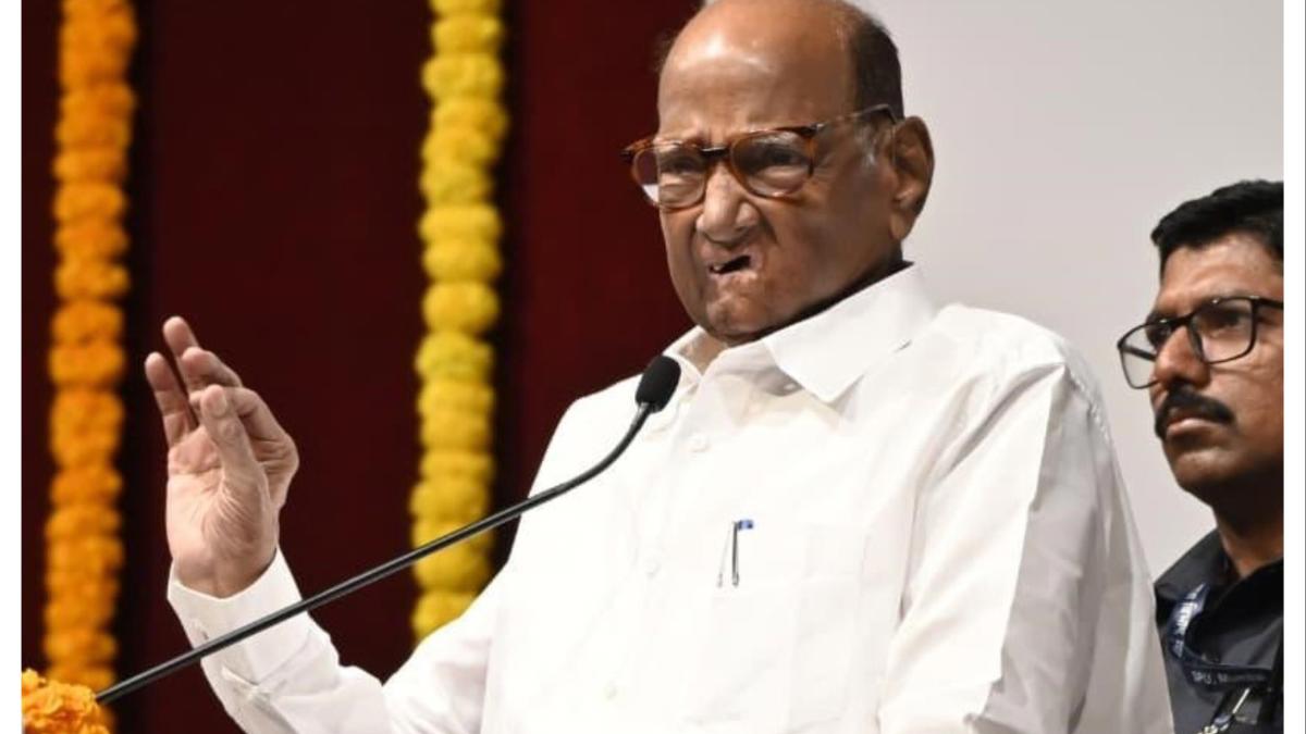 शरद पवार यांची प्रकृती खालावली... कार्डियाक रुग्णवाहिकेसह ताफा पुण्याच्या दिशेने रवाना...