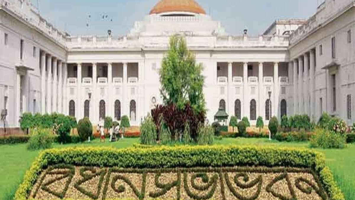 बंगालमध्ये नाट्यमय घडामोडी...  ममता बॅनर्जी राजीनामा देत नसल्याने राज्यपालांनी काढले हे आदेश...  आता काय होणार?
