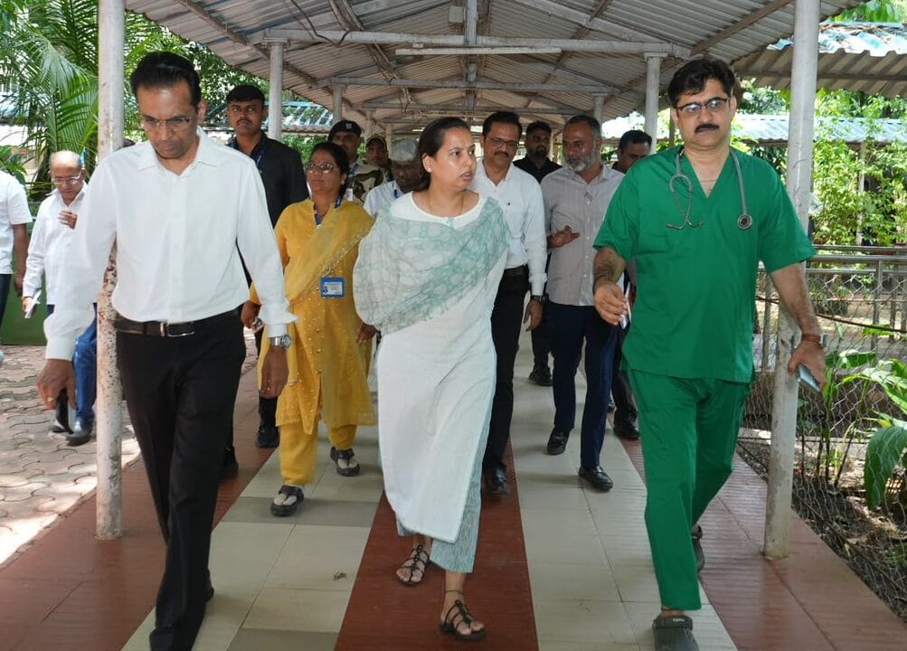 मंत्री अदिती तटकरे अचानक सखी वन स्टॉप सेंटरची पाहणी करण्यासाठी येतात तेव्हा...