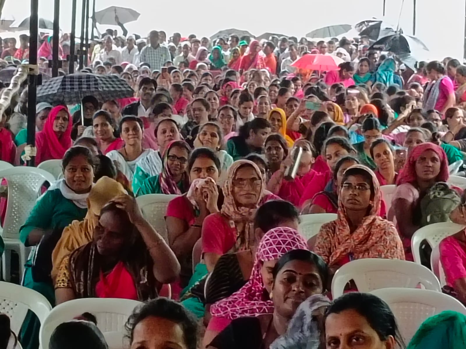 अंगणवाडी व आशा सेविकांचे आझाद मैदानावर आंदोलन...  अखेर मिळाले हे ठोस आश्वासन...