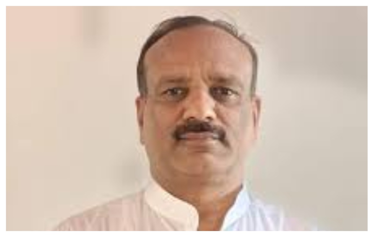 राष्ट्रवादीचे प्रवक्ते विकास लवांडे यांच्यावर कीर्तनकाराकडून शाईफेक...  व्हिडीओ व्हायरल...