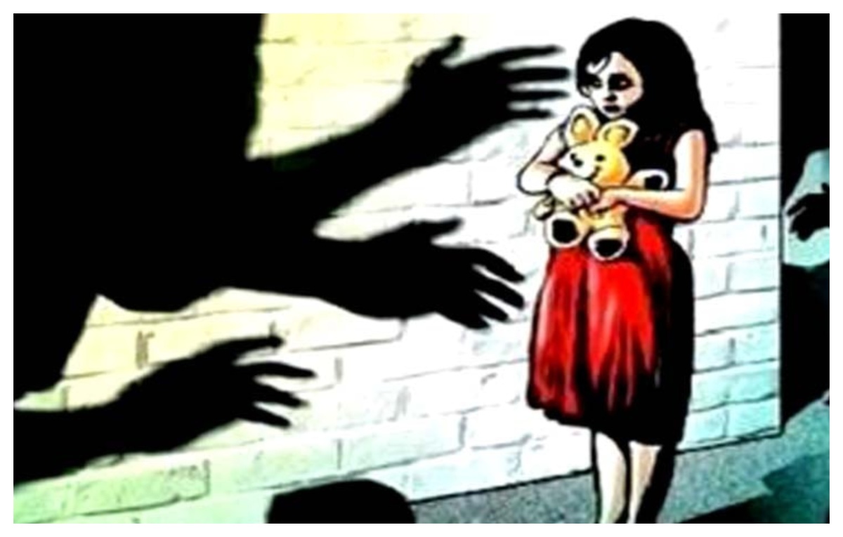 प्रेमसंबंधासाठी अल्पवयीन मुलीस मारहाण... आई आणि बहिणीलाही दमदाटी...