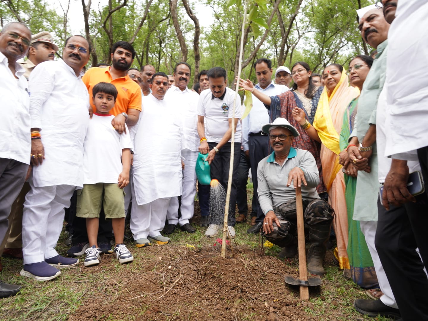 'मिशन ग्रीन मॉन्सून' आणि कपिला नदी स्वच्छता मोहिमेला प्रारंभ...  नाशकात लागणार इतकी लाख झाडे...