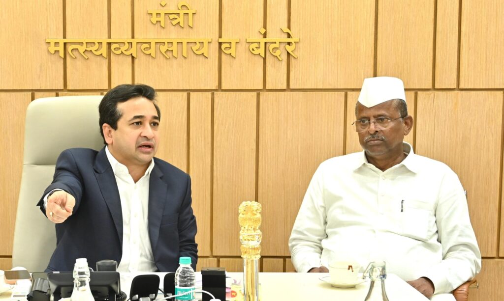 नाशिक जिल्ह्यातील २ हजार मच्छिमार कुटुंबांना मोठा दिलासा...  राज्य सरकारने घेतला हा निर्णय...