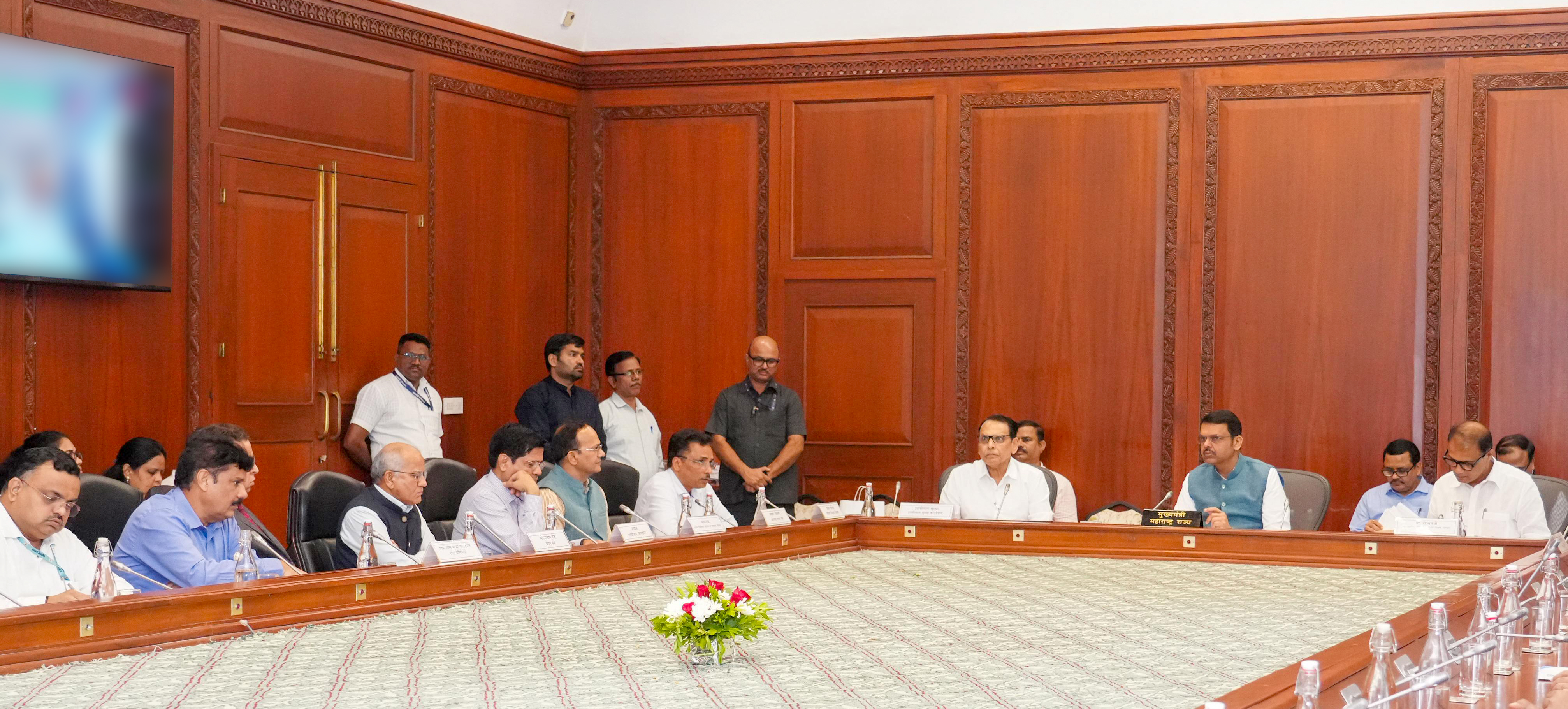 शाळांच्या वेळापत्रकात यासाठी स्वतंत्र २ तास?  शिक्षण आयुक्तांचे मोठे संकेत...  मुख्यमंत्र्यांसमोर सादरीकरण...