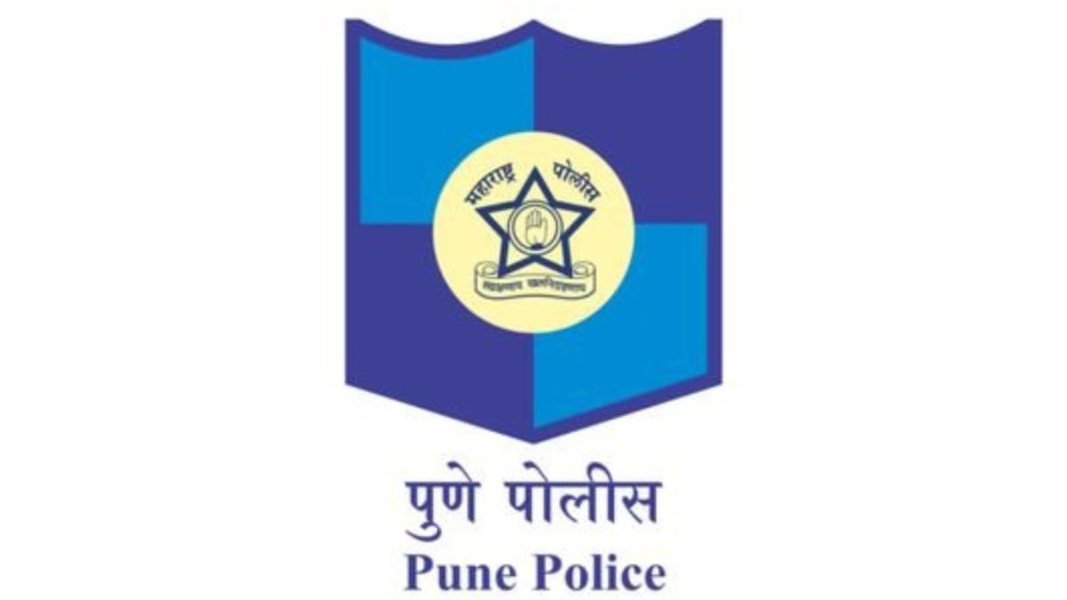 खाकीतील अनोखी लव्हस्टोरी...  पुण्यातील २ महिला कॉन्स्टेबल्सचा लग्नाचा निर्णय...