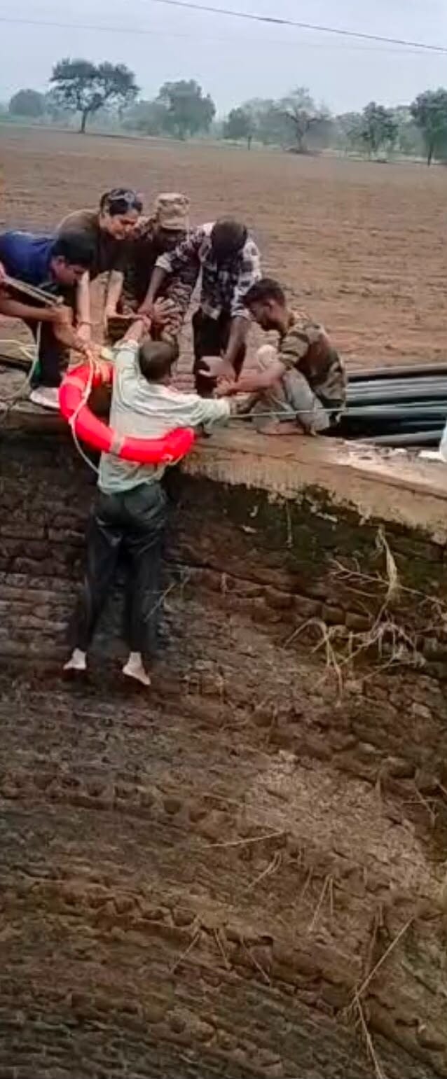 विहिरीत १८ तास अडकलेल्या नागरिकाला जीवदान...  अशी झाली थरारक बचाव मोहीम...
