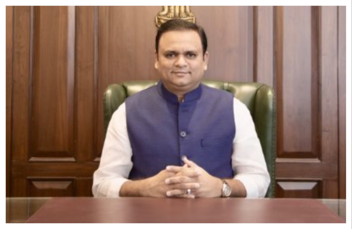 राहुल नार्वेकरांना कागदावरून मराठी वाचता येत नाही  आशाताईंचा नाही, तर मराठी भाषेच्या निधनाचा शोकप्रस्ताव मांडला?