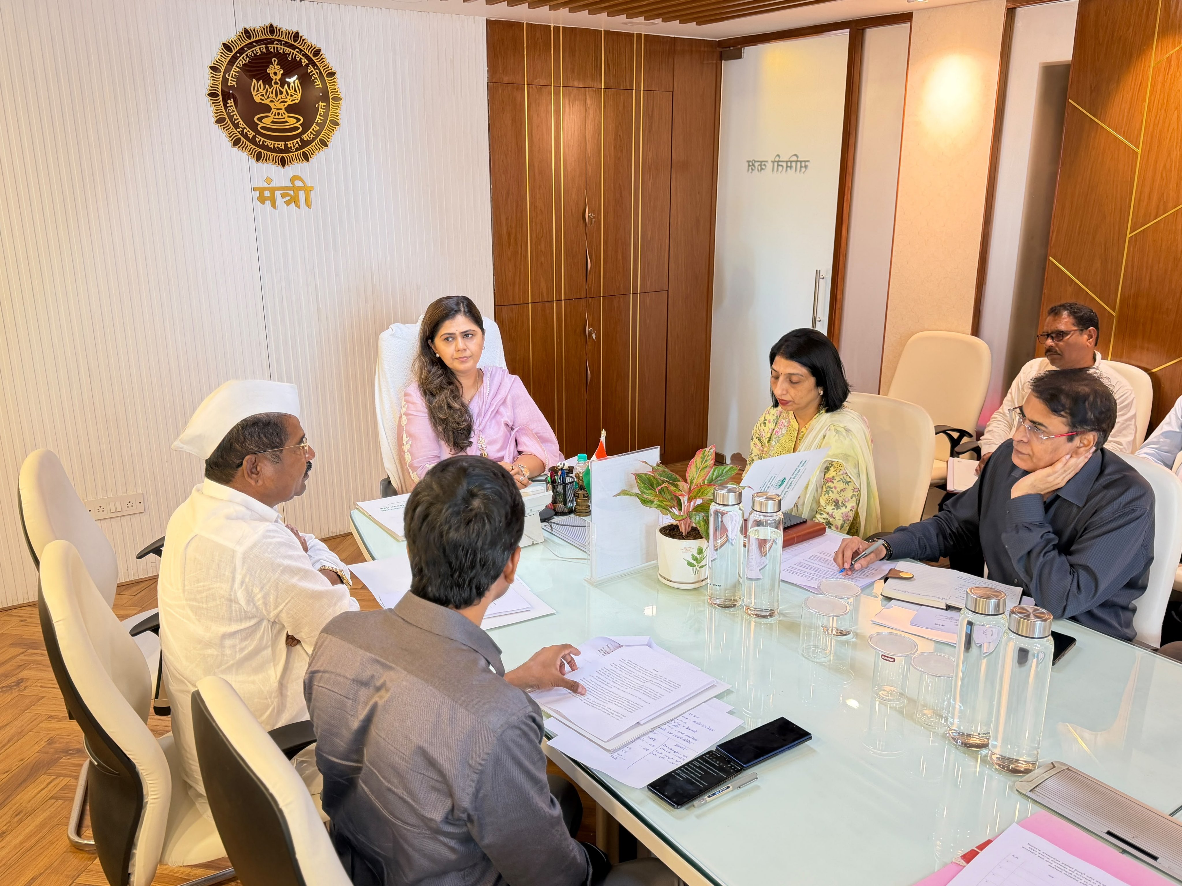 इगतपुरीतील औद्योगिकीकरण आणि जलप्रदूषणावर पर्यावरण मंत्र्यांचा कडक पवित्रा...  पंकजा मुंडेंनी दिले हे निर्देश...